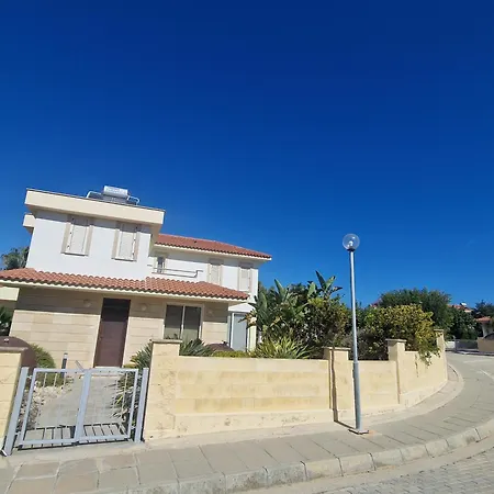 וילה Faros Luxury