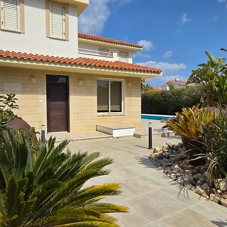 Faros Luxury פריווליה